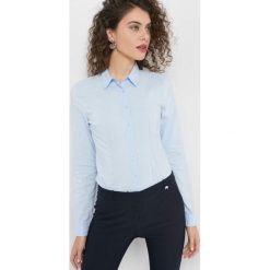 Taliowana koszula. Różowe bluzki damskie Orsay, bez wzorów, z elastanu, eleganckie, bez kołnierzyka, bez rękawów. W wyprzedaży za 40,00 zł.