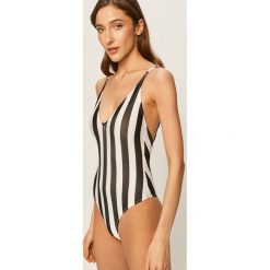Guess Jeans - Strój kąpielowy. Białe stroje kąpielowe damskie Guess Jeans, s, z aplikacjami, z poliesteru. Za 299,90 zł.