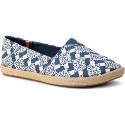 Espadryle TOMMY JEANS - Allover Denim Print Slip On EN0EN00573 Denim Print 901. Niebieskie espadryle damskie marki Tommy Jeans, na co dzień, bez wzorów, z jeansu, bez obcasa, na płaskiej podeszwie, bez zapięcia. Za 229,00 zł.