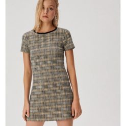 Wzorzysta sukienka mini - Żółty. Żółte sukienki damskie Sinsay, s, bez wzorów, bez kołnierzyka, bez rękawów, mini. Za 39,99 zł.