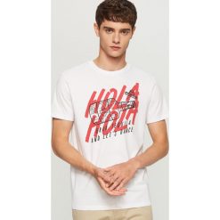 T-shirt z meksykańskim nadrukiem - Biały. Białe t-shirty męskie z nadrukiem Reserved, l. W wyprzedaży za 19,99 zł.