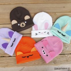 Czapka Beanie Zwierzątka. Fioletowe czapeczki niemowlęce marki Pakamera. Za 85,00 zł.
