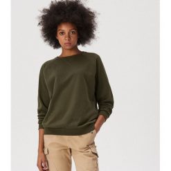 Gładka bluza basic - Khaki. Brązowe bluzy damskie Sinsay, s, bez wzorów, bez rękawów, bez kaptura. Za 29,99 zł.
