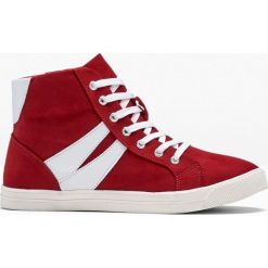 Wysokie sneakersy bonprix ciemnoczerwony. Czerwone sneakersy damskie bonprix. Za 74,99 zł.