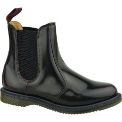 Dr. Martens Flora 14650601. Czerwone buty trekkingowe damskie Dr. Martens, na zimę. W wyprzedaży za 599,99 zł.