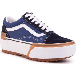 Tenisówki VANS - Old Skool Stacked Navy/True White. Niebieskie półbuty damskie Vans, bez wzorów, ze skóry, bez obcasa, na koturnie, bez zapięcia. Za 399,00 zł.
