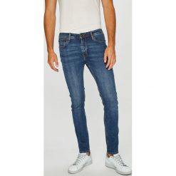Jack & Jones - Jeansy Liam. Niebieskie jeansy męskie regular Jack & Jones, z aplikacjami, z bawełny. W wyprzedaży za 129,90 zł.