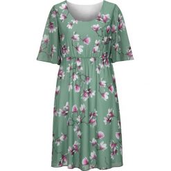 Cellbes Elegancka sukienka z tkaniny w kwiaty z szerokimi rękawami zamglona zieleń w kwiaty female zielony/ze wzorem 54/56. Zielone sukienki damskie Cellbes, w kwiaty, z tkaniny, eleganckie, z okrągłym kołnierzem, z krótkim rękawem, krótkie, mini. W wyprzedaży za 216,00 zł.