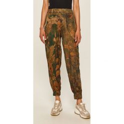 Desigual - Spodnie. Spodnie damskie Desigual, s, z wiskozy. Za 399,90 zł.