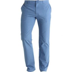 Lacoste Sport RYDER CUP Spodnie materiałowe blue. Niebieskie spodnie męskie marki Lacoste Sport, m, bez wzorów, z elastanu, sportowe, długie. Za 559,00 zł.