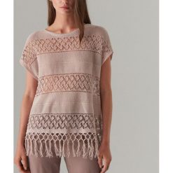 Sweter z ażurowym zdobieniem - Kremowy. Białe swetry damskie Mohito, s, z aplikacjami, bez rękawów, bez kaptura. W wyprzedaży za 59,99 zł.