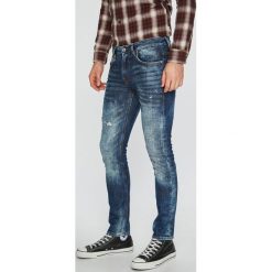 Guess Jeans - Jeansy Miami. Niebieskie jeansy męskie Guess Jeans, m, z aplikacjami. W wyprzedaży za 269,90 zł.