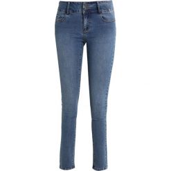 Vero Moda VMSAMMY Jeansy Slim Fit medium blue denim. Niebieskie rurki damskie Vero Moda. W wyprzedaży za 146,30 zł.