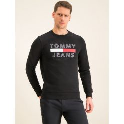 Bluza Tommy Jeans Tjm Essential Graphic Crew DM0DM07413. Białe bluzy męskie Tommy Jeans, xxl, bez wzorów, z bawełny, bez kołnierzyka, bez rękawów, bez kaptura. W wyprzedaży za 269,00 zł.