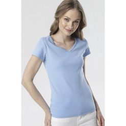 Niebieski T-shirt Melimine. Niebieskie bluzki damskie Born2be, s, bez wzorów, z dzianiny, bez kołnierzyka. Za 29,99 zł.