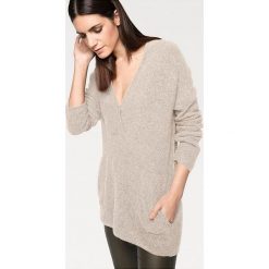 Sweter w kolorze beżowym. Brązowe swetry damskie Heine, bez wzorów, z bawełny, bez rękawów, bez kaptura. W wyprzedaży za 65,95 zł.