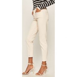 Scotch & Soda - Spodnie. Białe spodnie damskie Scotch & Soda, bez wzorów, z elastanu. W wyprzedaży za 399,90 zł.