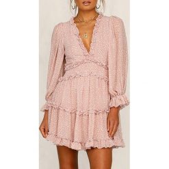 Sukienka RANGELA. Różowe sukienki damskie IVET, na co dzień, na lato, xl, bez wzorów, eleganckie, bez kołnierzyka, z krótkim rękawem, krótkie, mini. W wyprzedaży za 109,00 zł.