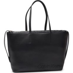Torebka CALVIN KLEIN - Attached Shopper K60K605654 BDS. Czarne torby damskie na zakupy Calvin Klein, bez wzorów, ze skóry ekologicznej, klasyczne, bez dodatków. W wyprzedaży za 519,00 zł.