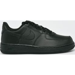 Nike Kids - Buty dziecięce. Białe trampki chłopięce Nike Kids, bez wzorów, ze skóry, sportowe, z okrągłym noskiem, na sznurówki. W wyprzedaży za 179,90 zł.
