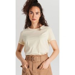 Koszulka basic - Kremowy. Białe koszulki damskie Cropp, s. Za 29,99 zł.