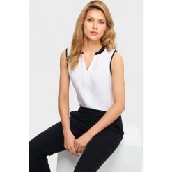 Elegancka bluzka bez rękawów. Bluzki damskie Greenpoint, bez wzorów, z poliesteru, eleganckie, bez kołnierzyka, bez rękawów. Za 79,99 zł.