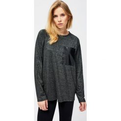 Bluzka z metaliczną nitką. Bluzki damskie Moodo, xs, bez wzorów, bez kołnierzyka, bez rękawów. Za 39,99 zł.
