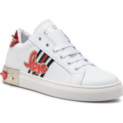 Sneakersy TOGOSHI - TG-06-02-000033 684. Białe półbuty damskie Togoshi, na co dzień, bez wzorów, ze skóry, bez obcasa, na płaskiej podeszwie, bez zapięcia. W wyprzedaży za 339,00 zł.