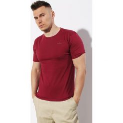 T-Shirt Pierre Cardin Rneck Bordowy. Czerwone t-shirty męskie Pierre Cardin, xl, bez wzorów, z bawełny, eleganckie, z włoskim kołnierzykiem. Za 29,00 zł.
