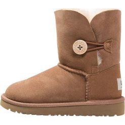 Buty zimowe damskie: UGG BAILEY BUTTON Śniegowce chestnut