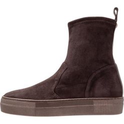 Donna Carolina Botki na platformie brown. Brązowe botki damskie lity marki Donna Carolina, z materiału. Za 839,00 zł.