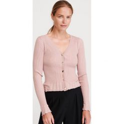Sweter z prążkowanej dzianiny - Różowy. Różowe swetry damskie Reserved, s, bez wzorów, z dzianiny, bez rękawów, bez kaptura. W wyprzedaży za 59,99 zł.