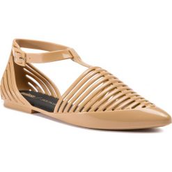 Sandały MELISSA - Kate + Jason Wu Ad 32513 Beige/Black 51485. Brązowe klapki damskie Melissa, bez wzorów, z tworzywa sztucznego, bez obcasa, na obcasie. W wyprzedaży za 279,00 zł.