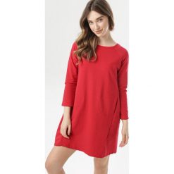 Czerwona Sukienka Euphelacia. Czerwone sukienki damskie Born2be, xl, bez wzorów, z dzianiny, bez kołnierzyka, bez rękawów. W wyprzedaży za 59,99 zł.