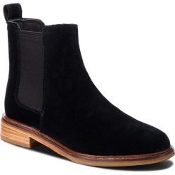Sztyblety CLARKS - Clarkdale Arlo 261367204 Black Sde. Czarne kozaki damskie Clarks, ze skóry, bez obcasa, bez zapięcia. W wyprzedaży za 299,00 zł.