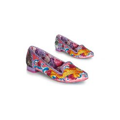 Baleriny Irregular Choice PESCADO ORO. Różowe baleriny damskie Irregular Choice, bez wzorów, bez obcasa. W wyprzedaży za 305,40 zł.