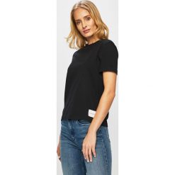 Calvin Klein Jeans - Top. Czarne bluzki damskie marki Calvin Klein Jeans, s, z nadrukiem, z bawełny, z okrągłym kołnierzem. Za 179,90 zł.