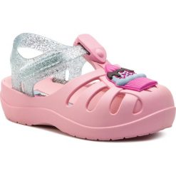 Sandały IPANEMA - Summer V Baby 82599 Pink/Silver 20357. Różowe sandały dziewczęce Ipanema, z tworzywa sztucznego, bez zapięcia. W wyprzedaży za 79,00 zł.