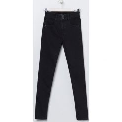 Jeansy super skinny z wysokim stanem -. Jeansy damskie Sinsay, z podwyższonym stanem. Za 49,99 zł.