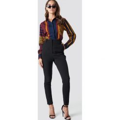 NA-KD Classic Dopasowane spodnie garniturowe - Black. Czarne spodnie damskie NA-KD Classic, z podwyższonym stanem. Za 161,95 zł.