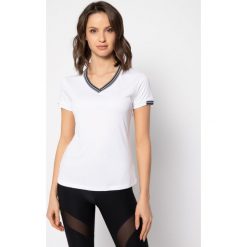 Koszulka techniczna Wilson Team V-Neck WRA770001. Białe koszulki damskie polo Wilson, xs, bez wzorów, z poliesteru, bez rękawów. W wyprzedaży za 99,00 zł.