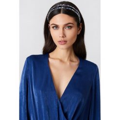NA-KD Accessories Zdobiona podwójna opaska na włosy - Blue,Multicolor,Silver. Szare opaski damskie marki NA-KD Accessories. W wyprzedaży za 24,28 zł.