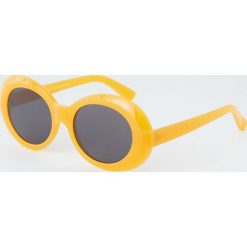 Owalne okulary przeciwsłoneczne z tworzywa. Pomarańczowe okulary przeciwsłoneczne damskie Pull&Bear, owalne. Za 49,90 zł.