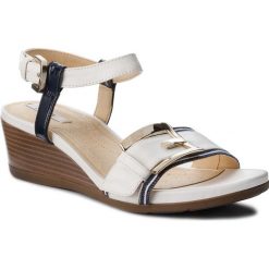 Sandały GEOX - D Marykarmen D D828QD 05402 C0899 White/Navy. Białe klapki damskie Geox, bez wzorów, ze skóry ekologicznej, bez obcasa, na obcasie. W wyprzedaży za 279,00 zł.