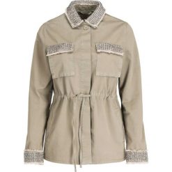 Parka TwinSet 191TT2080. Zielone kurtki damskie Twinset, bez wzorów, z bawełny, bez kaptura. W wyprzedaży za 659,00 zł.
