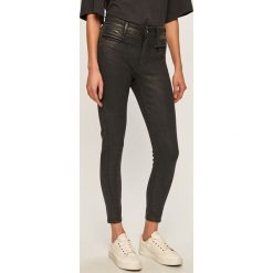 G-Star Raw - Jeansy Ashtix. Czarne jeansy damskie G-Star RAW, z podwyższonym stanem. W wyprzedaży za 539,90 zł.