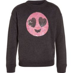 Abercrombie & Fitch FLIP SEQUIN CREW Bluza grey. Szare bluzy chłopięce marki Abercrombie & Fitch, z bawełny. Za 189,00 zł.