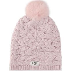 Czapka UGG - Cable Hat With Pom 18756 Pcry. Różowe czapki damskie Ugg, bez wzorów, z wełny. Za 259,00 zł.
