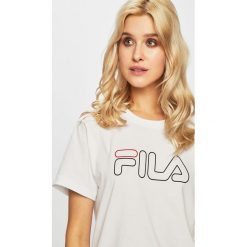 Fila - Top. Białe bluzki damskie Fila, s, z nadrukiem, z bawełny, z okrągłym kołnierzem. W wyprzedaży za 89,90 zł.