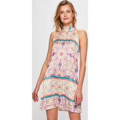 Glamorous - Sukienka. Sukienki damskie Glamorous, na co dzień, s, bez wzorów, z poliesteru, casualowe, z golfem, bez rękawów, mini, proste. W wyprzedaży za 119,90 zł.